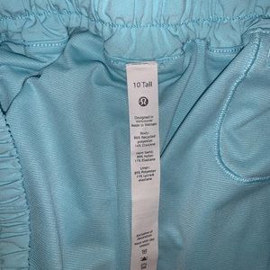 Size 10 hotty hot shorts 4"